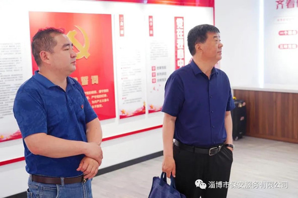 參觀(guān)公司主題生活館.jpg 參觀(guān)公司主題生活館.jpg